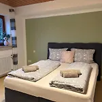 Apartamento Ruhig Gelegenes Ferienzimmer In *